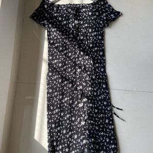 Black bodycon dress