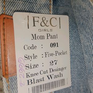 Knee Cut Mom Pant !