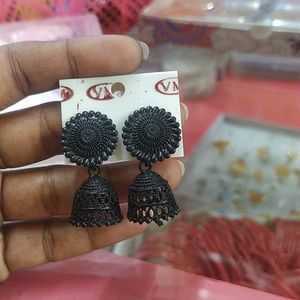 Black trendy earrings 🖤🔥