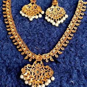 Gowri Neck Set