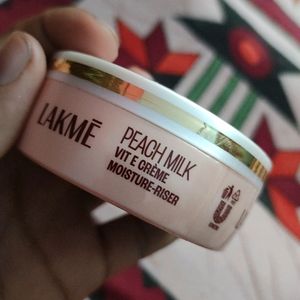 Lakme Pitch Milk Vitamin E Cream Moisturizer