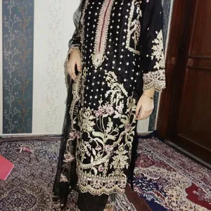 Pakistani Suit With Freebie