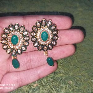 Beautiful Green Earrings Or Studs