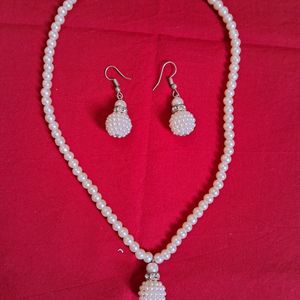 White Pearl Necklace