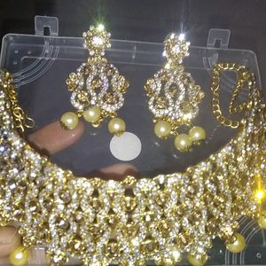 Bridal Necklace Set With Mangteeka