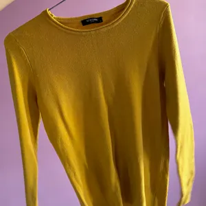 YELLOW FULL SLEEVES TOP FOR WOMEN