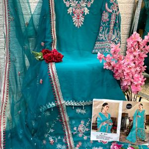 New Staylish Pakistani Poshaq Dresses Beautiful Dr