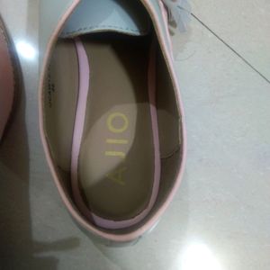 AJIO FLAT SHOES