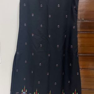 Women Black Kurta With Detachable Cape