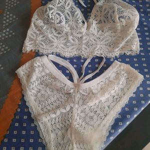 BRA & PANTY SET  ( TOTALLY NEW )