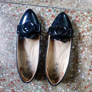 Pointed-toe Ballerinas With Bow Applique