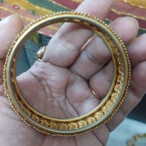 1 Gm Gold Bangle Rust Feee