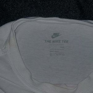 Nike T Shirt