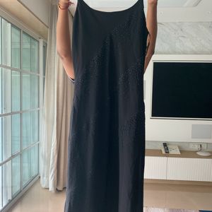 Full Black Slevless Gown