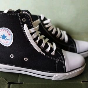 Converse black unisex size 6