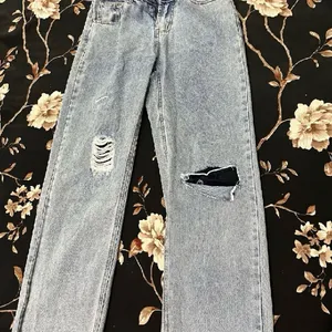 Heavily  Washed Distress Korean Straight Fit Jeans