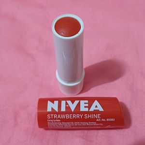 💥🆕️ Nivea Strawberry Shine Lip Balm 🍓