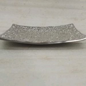 Metal Server With Pattern