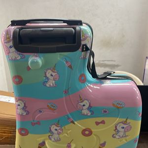 L Shaped Unicorn Trolly Bag Damge