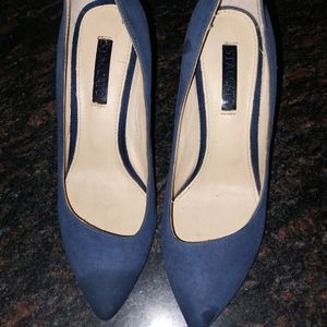 Pre-own Velvet Blue Heels