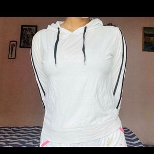 Hoddie White Top