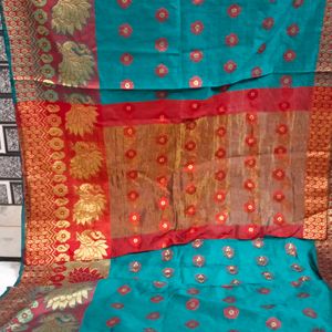 A Beautiful Banarasi Saree And Light Weight