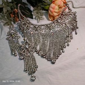 Big Necklace Set With Artificial Stones