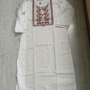 New Beautifu White  Kurti At Such Low Price