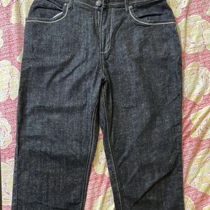 Ladies Denim Capri For Casual Wear