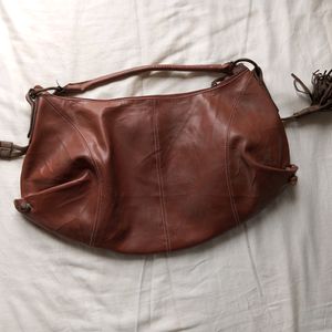 BROWN HAND BAG.