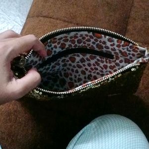 **ON SALE** Sequins Pouch... in golden color ! Goo