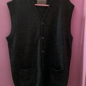 SLEEVELESS WINTER SWEATER