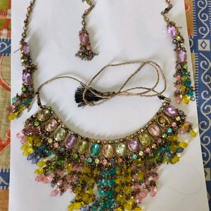 This Is Neckless Set With Earings And Teeka