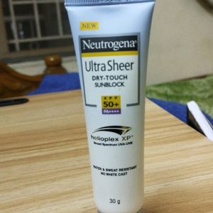 Sunscreen With Spf50+(No White Cast)