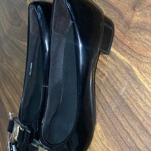 Carlton London Black Belly Heels