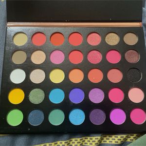 Eyeshadow pallete