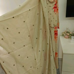 Floral Suit Dupatta Set.