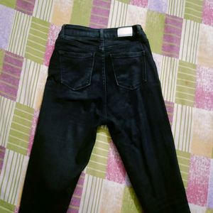 (₹400)Outryt Black Ripped Jeans