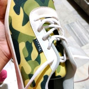 Offer Camoflague White Canvas Sneakers