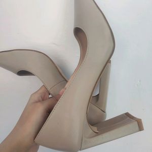 Beautiful Beige Pumps