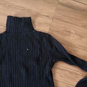 woolen black top