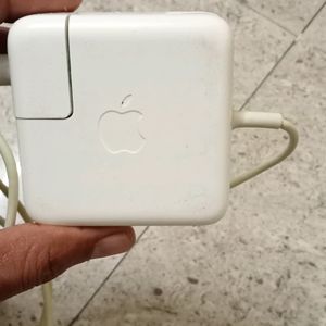 APPLE LAPTOP CHARGER NEW AND ORIGINAL 45.05 WATT