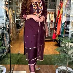 Beautiful Embroidered Kurta Set