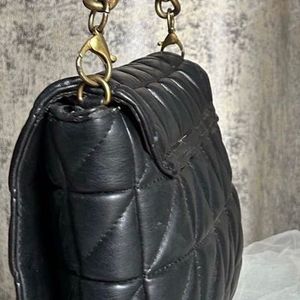 Zara Quilted Chunky Chain Shoulder Bag.