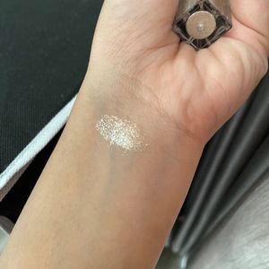 👁️Eyecatching Liquid Eyeshadow