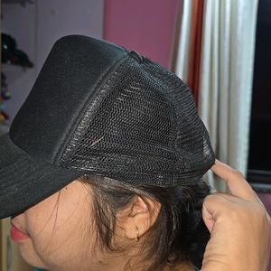 UNISEX BLACK CAP