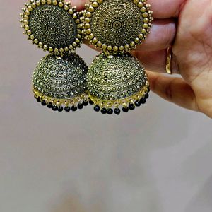 Beautiful Green And Golden Jhumka