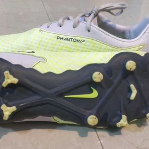 Nike Phantom Football Shoes UK 6.5(EU 40/25 cm)