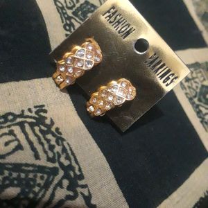 Cutie Earrings 💕