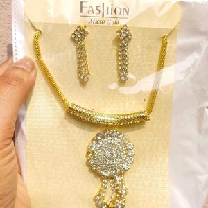 Beautiful Necklace And Earrings Set